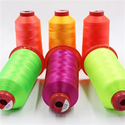 100 % polyesteriä kirjontalankaa